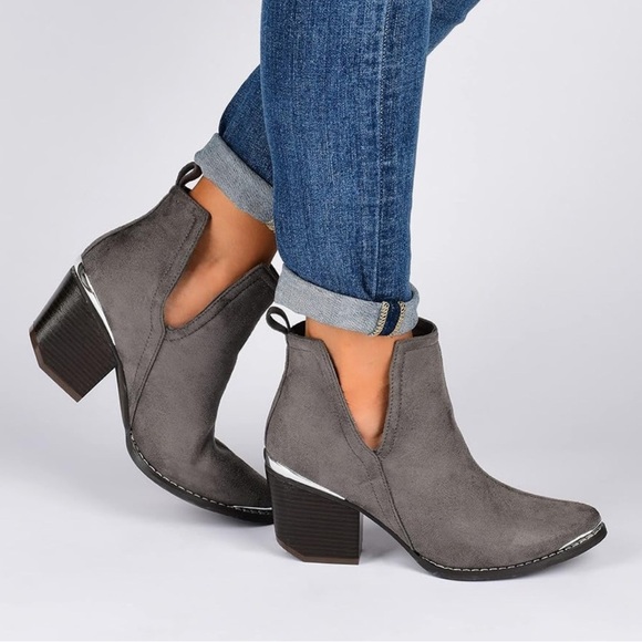 Journee Collection Womens Side Slit Stacked Wood Heel Booties. Size 8. NWOT - Picture 1 of 11